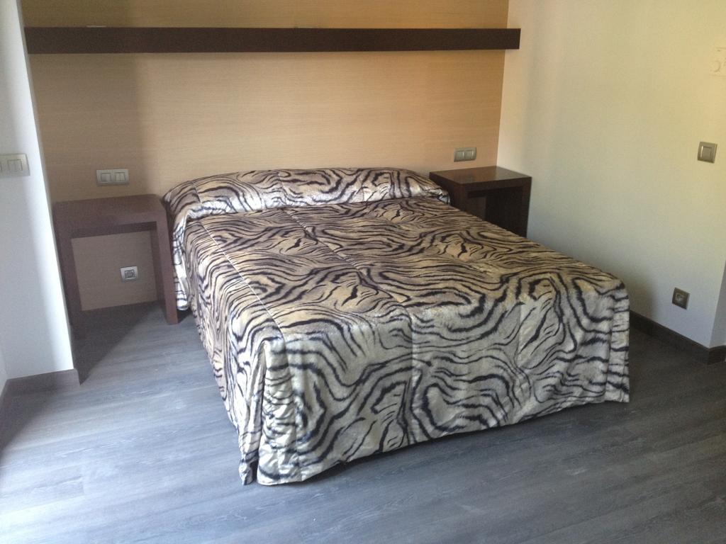 Hotel 9 Sant Antoni Ribes De Freser Bagian luar foto
