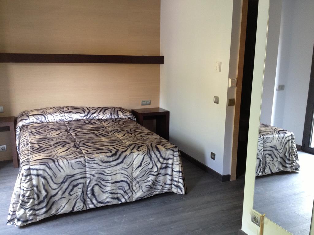 Hotel 9 Sant Antoni Ribes De Freser Ruang foto
